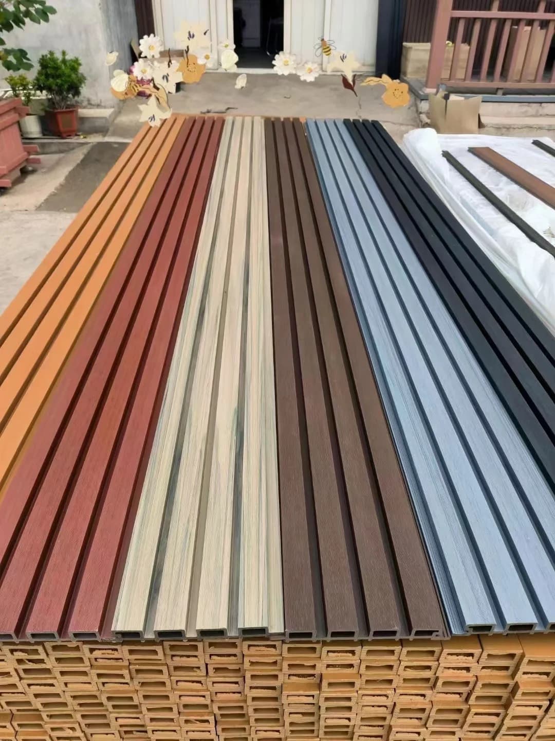 Vận chuyển tấm tường WPC: 3 rủi ro chính và cách Necowood bảo vệ container của bạn
