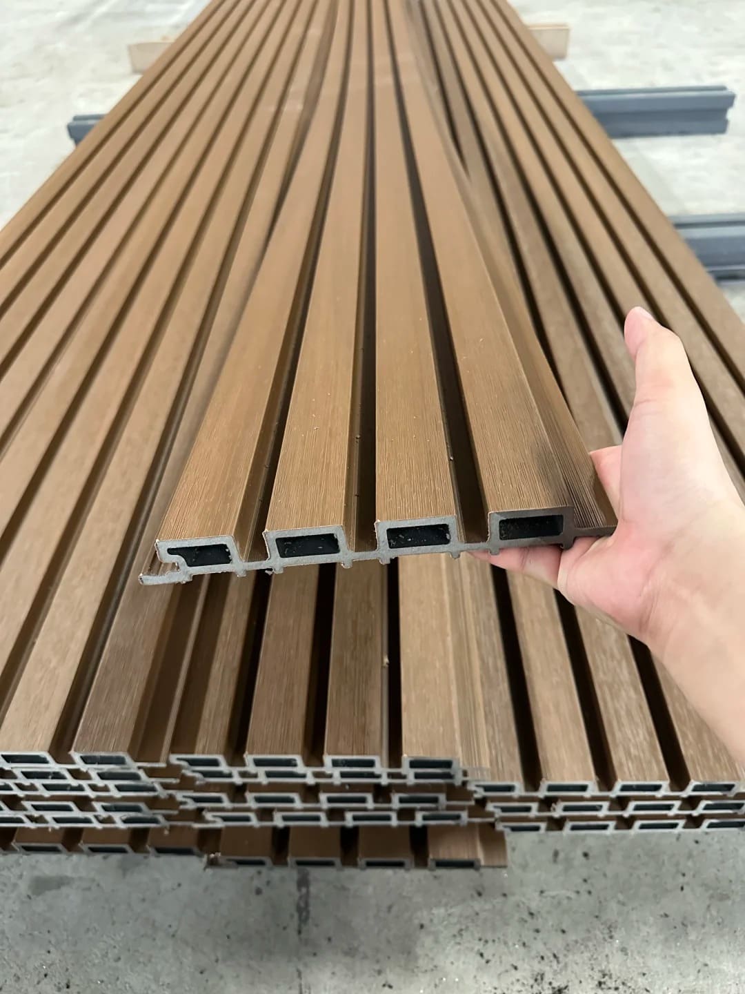 Công nghệ đồng đùn hiện đã trở thành tiêu chuẩn trong hơn 60% tấm tường WPC mới
