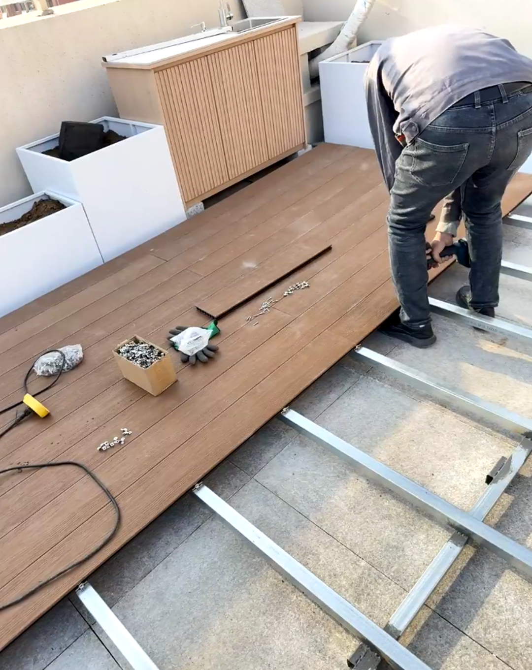 Cách cài đặt sàn WPC rỗng