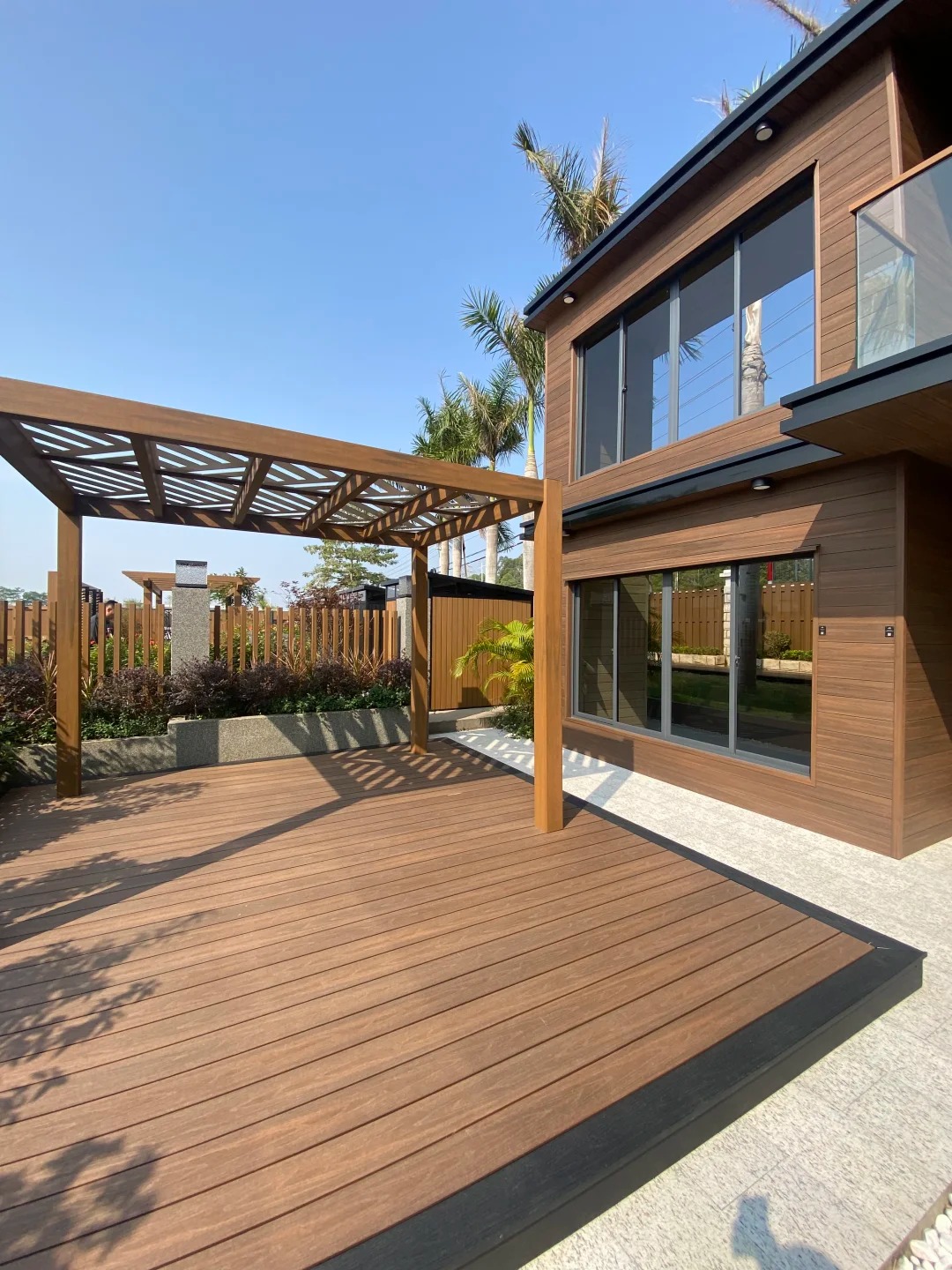 Điều gì khiến tấm WPC NECOWOOD trở nên hoàn hảo cho tấm ốp tường ngoại thất hiện đại?