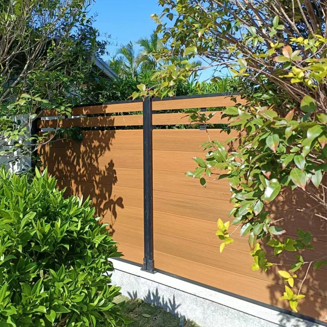 Hàng rào WPC Necowood cho các dự án thành phố Madrid